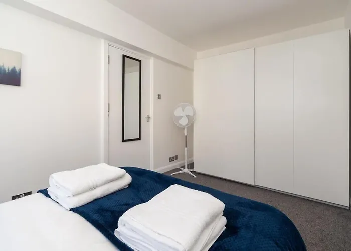 3 Bedroom Old Street Apartment - Amazing Views